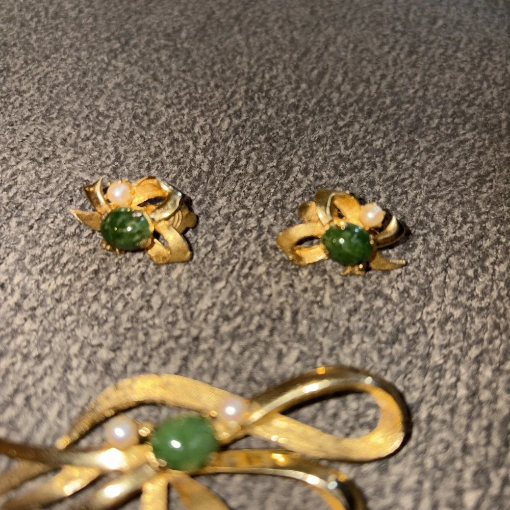 Vintage Gold Tone Jade Pearl Bow Ribbon Brooch, Designer Style Set Earrings